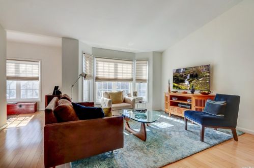 1064 Savoy Dr, Huntington Station, NY 11747-5284