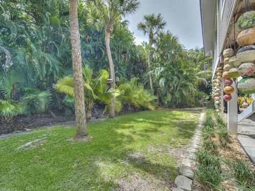 1826 Farm Trl, Sanibel FL  33957-4118 exterior