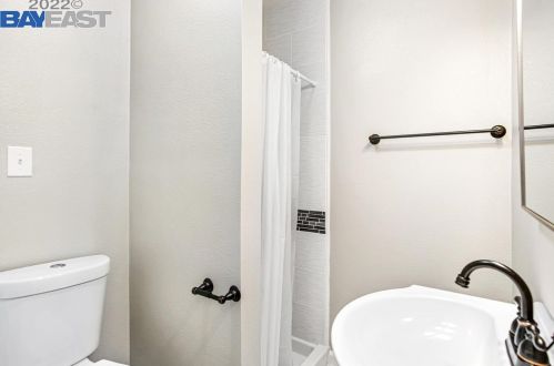 1490 76th Ave, Oakland CA  94621-2709 exterior