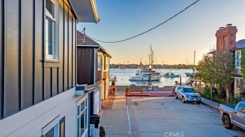 104 Onyx Ave, Newport Beach CA  92662-1208 exterior