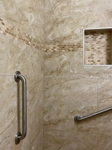 874 70th Pl, Hialeah FL  33014-5220 exterior