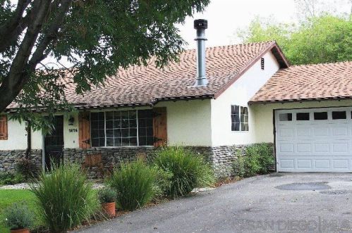 1876 Kurenda Way, Vista CA  92083-7637 exterior