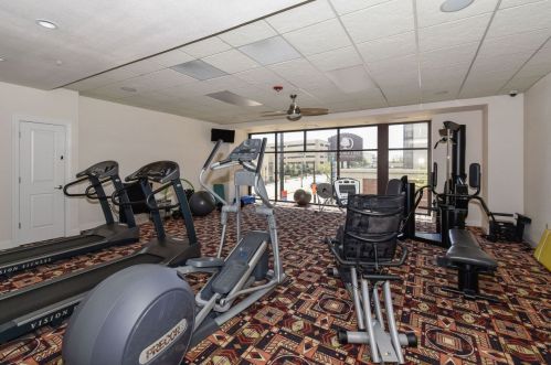 606 Wisconsin Ave, Milwaukee WI 53202-4600 exterior