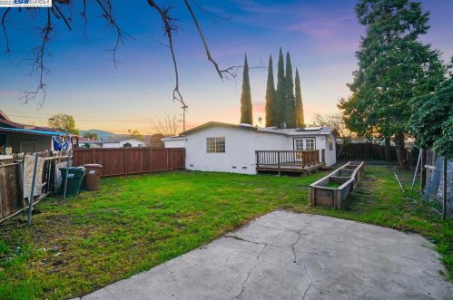2954 Clearland Cir, West Pittsburg CA  94565-3243 exterior