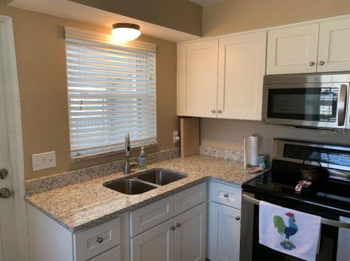 1034 50th Ave, Saint Petersburg, FL 33703-2724