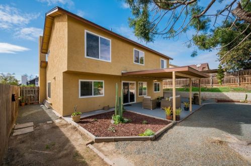 2385 Montcliff Rd, San Diego CA 92139-3915 exterior