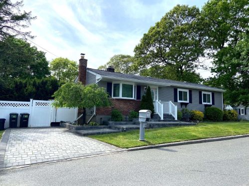30 Chester St, Lake Grove, NY 11755-3044