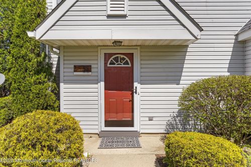 36 Richmond Ct, Tinton Falls, NJ 07712-7733