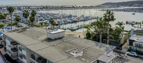 1021 Scott St, San Diego CA  92106-3048 exterior