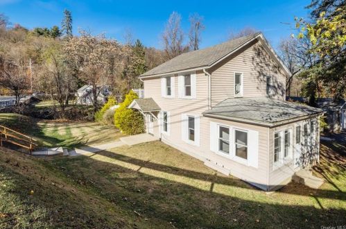 122 Rosman Rd, Thiells, NY 10984-1330