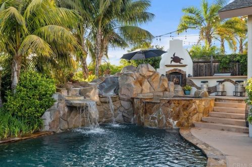 5394 Bloch St, San Diego CA 92122-4015 exterior