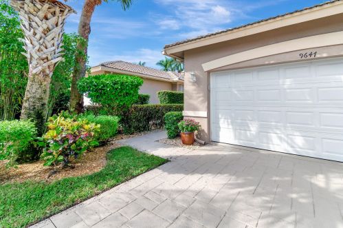 9647 Crescent View Dr, Boynton Beach, FL 33437-5929