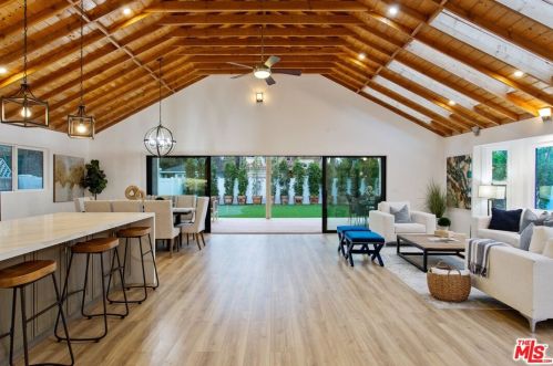 4951 Cedros Ave, Van Nuys CA  91403-1637 exterior