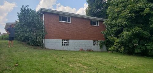 2100 Harrison St, Mckeesport, PA 15132-5830