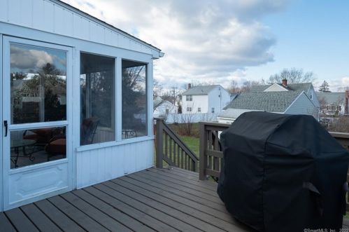 11 Dobson Cir, Middletown CT  06457-4603 exterior
