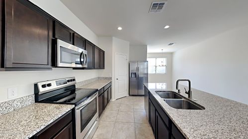 8649 255th Dr, Buckeye, AZ 85326-1519