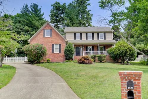 414 Hastings Ln, Knoxville, TN 37909-2609