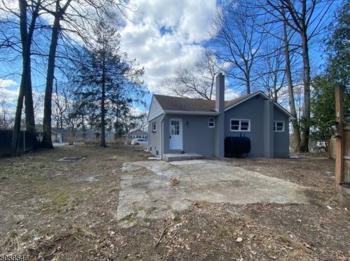 27 Skidmore Trl, Hopatcong NJ  07843-1778 exterior