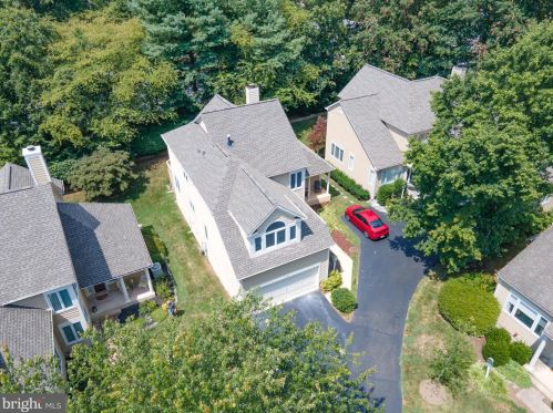 1306 Pavilion Club Way, Herndon VA  20194-1338 exterior