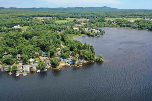 99 Lk Shr Dr, Northwood NH  03261-3707 exterior