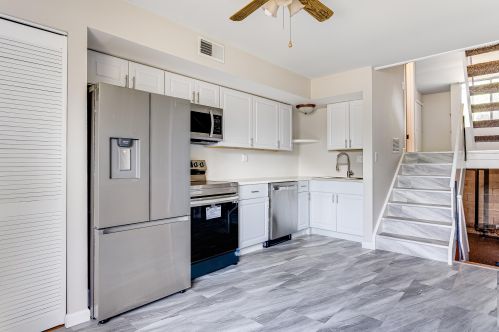 1520 Big Bend Rd, Waukesha, WI 53189-7658