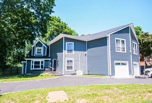 7 Stratton Dr, Huntington Station, NY 11746-3018