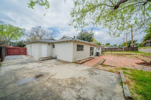 594 Sequoia St, San Bernardino CA  92407-3155 exterior