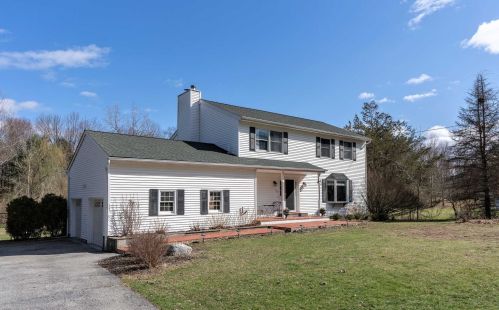 28 Skidmore Rd, Pleasant Valley, NY 12569-5004