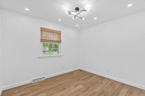 66 Todd Dr, North Haven CT  06473-1038 exterior