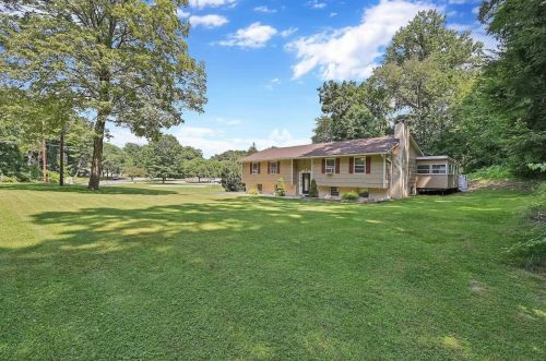 36 Kerr Rd, Poughkeepsie, NY 12601-5826