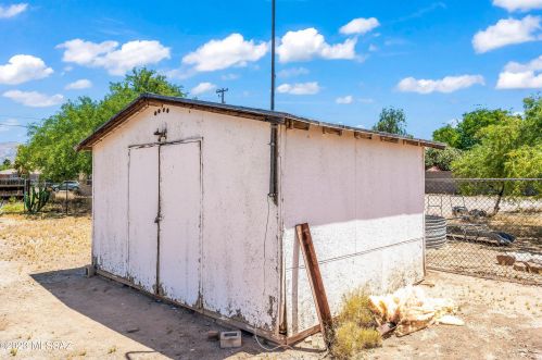 902 Prince Rd, Tucson AZ 85705-3028 exterior