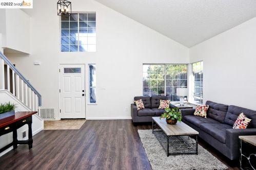 1811 Hemlock Ct, Oakley, CA 94561-2221