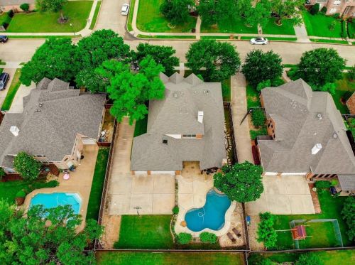 1800 Southwicke Dr, Lewisville TX  75022-8430 exterior