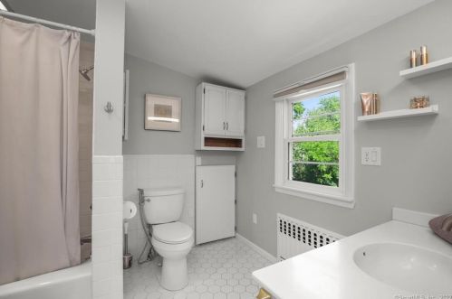 25 Adams Ave, Milford CT  06460-6501 exterior