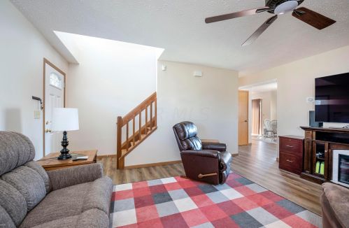 323 Enos Loomis St, Pataskala, OH 43062-8185
