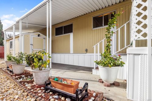 126 Apple Ln, Santa Rosa CA  95407-7604 exterior
