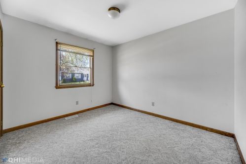 2302 Shaker Dr, Valpo IN  46383-3249 exterior