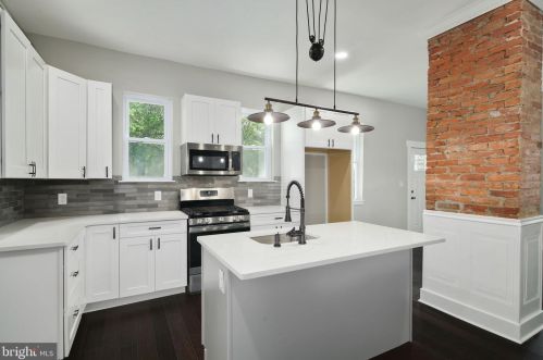 210 Market St, Gloucester NJ  08030-1907 exterior