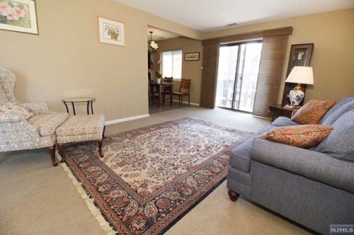 2904 Mark Twain Way, Mahwah NJ  07430-3429 exterior