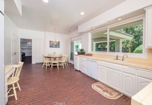 1520 Bonita Vista Dr, San Bernardino CA  92404-2104 exterior