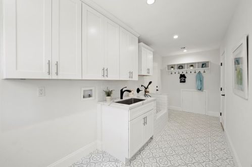 24370 Mornington Dr, Santa Clarita CA  91355-2037 exterior