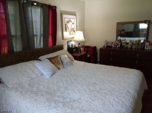 984 Union Valley Rd, West Milford NJ  07480-1230 exterior