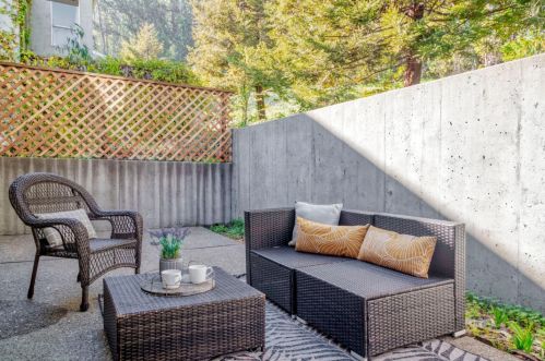 70 Livingston Terrace Dr, San Bruno CA  94066-2800 exterior
