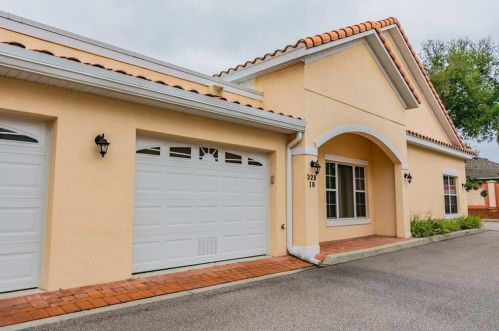 328 David Walker Dr, Tavares, FL 32778-5754