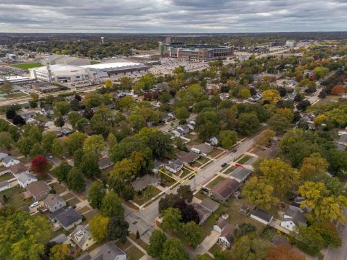 1061 Raleigh St, Green Bay, WI 54304-3817