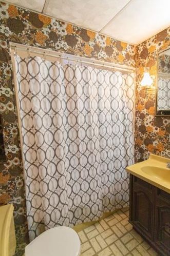 515 Peebles St, Pittsburgh PA 15221-3263 exterior