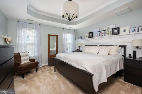 7009 Darbey Knoll Dr, Gainesville VA  20155-3634 exterior