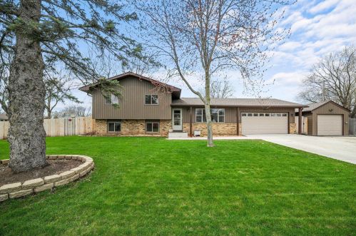 7951 Regent Ave, Minneapolis, MN 55443-2362