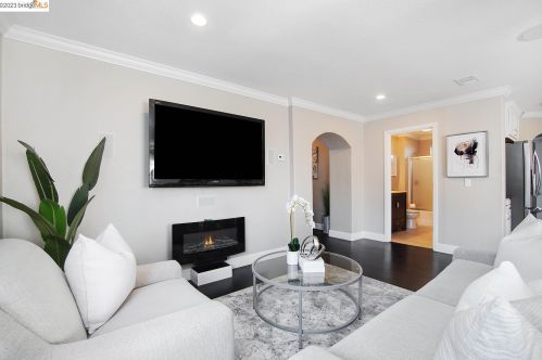 4980 Teakwood Dr, Oakley, CA 94561-1960