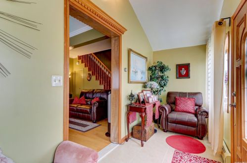 90 Mckee St, Floral Park NY  11001-1618 exterior